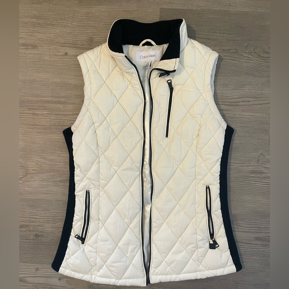 Calvin Klein Women's Ivory and Black Quilted Vest